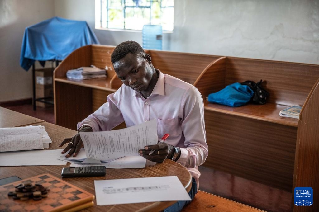 传递希望的难民营女子学校 传递希望的难民营女子学校
