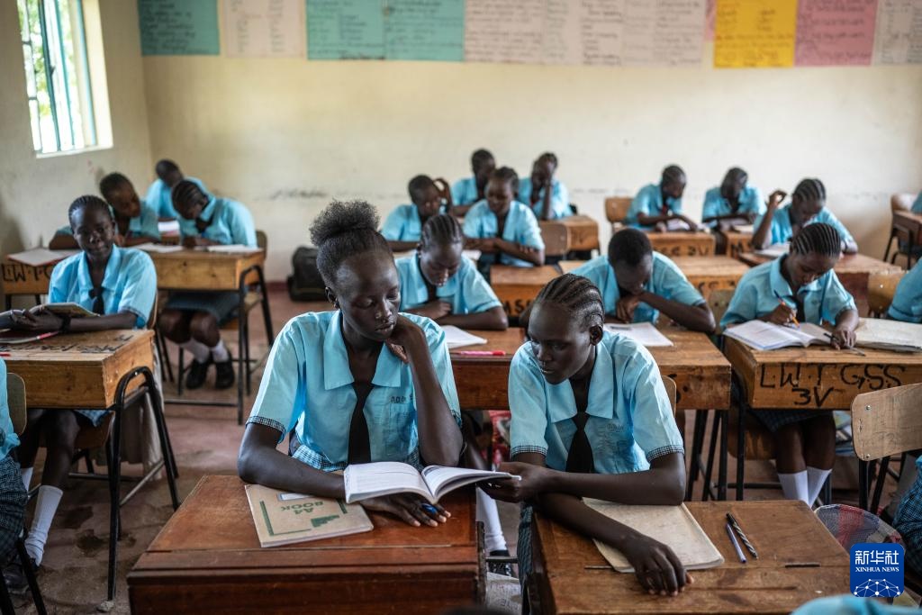 传递希望的难民营女子学校 传递希望的难民营女子学校