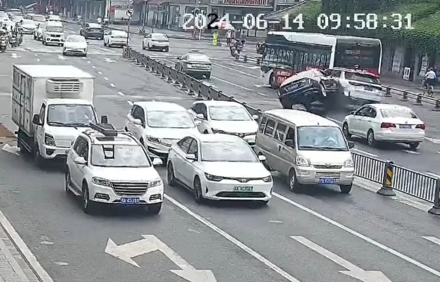 无证驾驶撞了就跑?成都交警:没门儿 无证驾驶撞了就跑?成都交警:没门儿