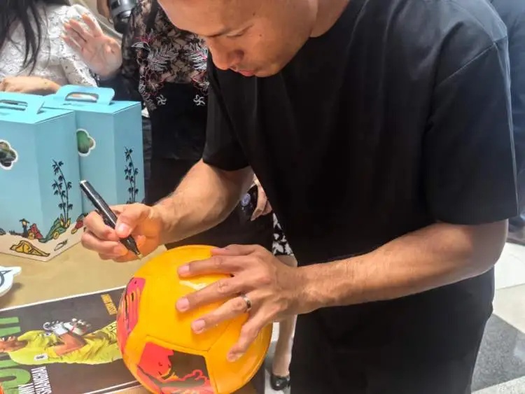 他来上海了!从少年到阿姨都认识他,他说:“已经爱上这座城市”! 他来上海了!从少年到阿姨都认识他,他说:“已经爱上这座城市”!