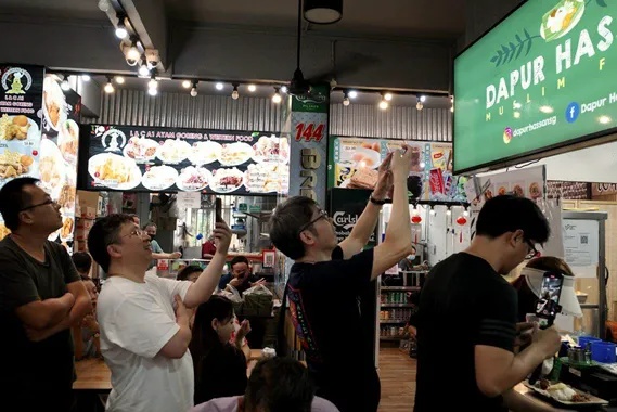 他来上海了!从少年到阿姨都认识他,他说:“已经爱上这座城市”! 他来上海了!从少年到阿姨都认识他,他说:“已经爱上这座城市”!