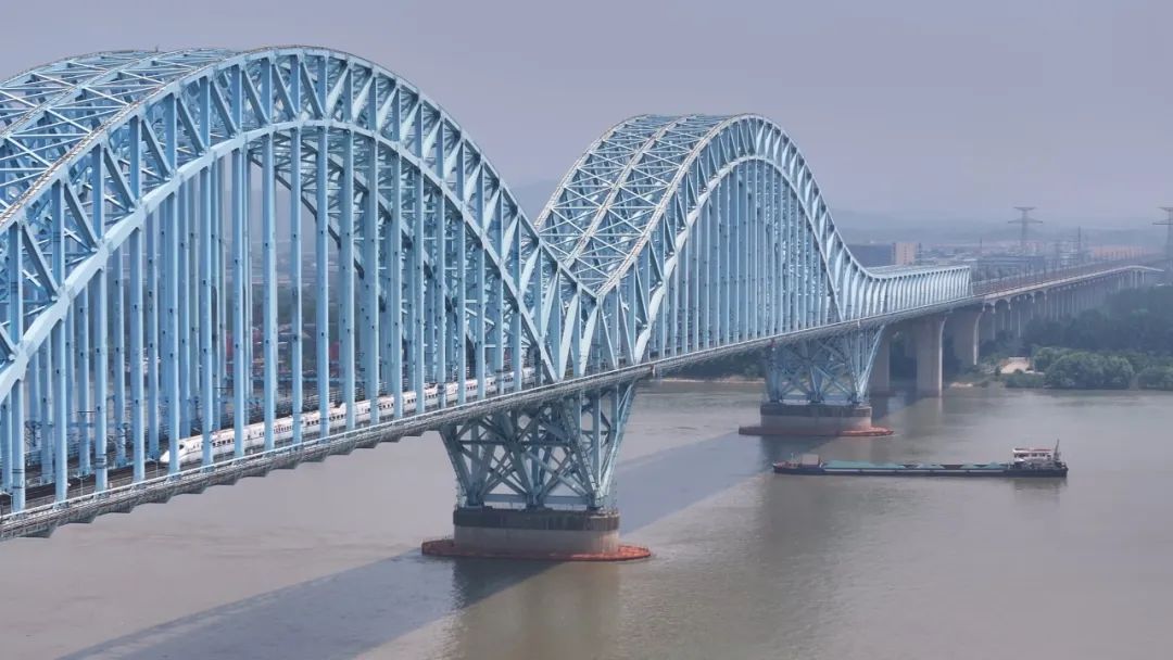 “超级环线”高铁首发！站站有美景