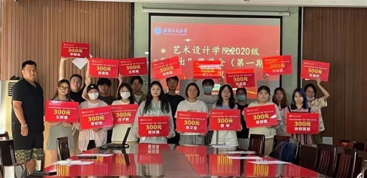 31岁的“朱妈妈”,凭什么被100多名学生写进论文致谢? 31岁的“朱妈妈”,凭什么被100多名学生写进论文致谢?