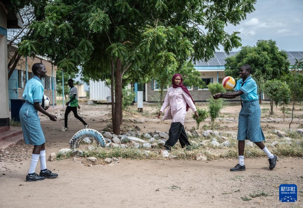 传递希望的难民营女子学校 传递希望的难民营女子学校