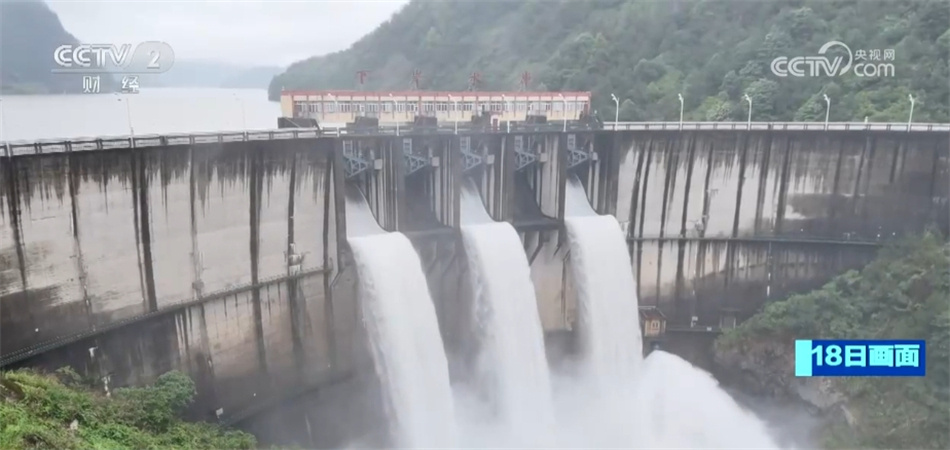 救援、清理、消杀、开闸……各地全力以赴应对汛期 众志成城抢险救灾