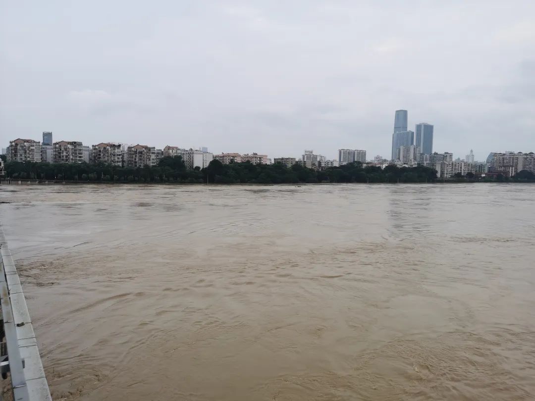 柳江水位“超警”3.78米!柳州关闸避洪,最新信息→ 柳江水位“超警”3.78米!柳州关闸避洪,最新信息→