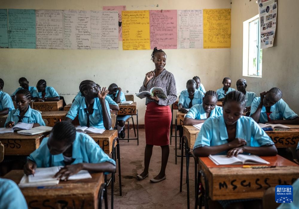 传递希望的难民营女子学校 传递希望的难民营女子学校
