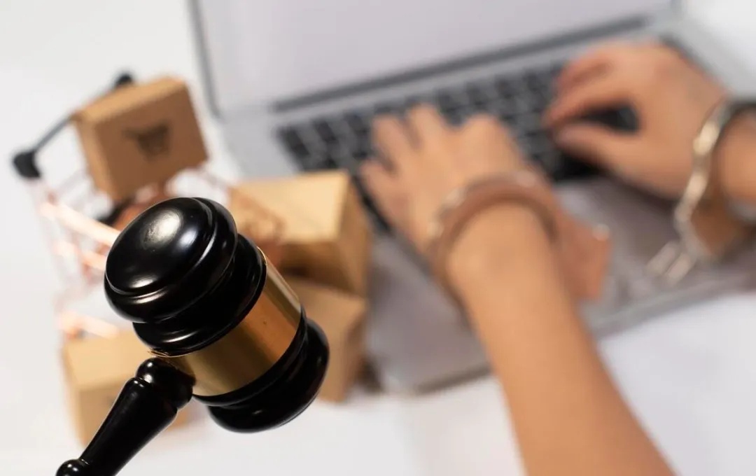 把银行卡借给朋友用行不行？ “刑”！