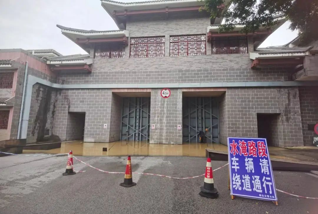 柳江水位“超警”3.78米!柳州关闸避洪,最新信息→ 柳江水位“超警”3.78米!柳州关闸避洪,最新信息→