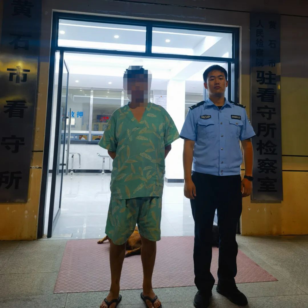 把银行卡借给朋友用行不行？ “刑”！