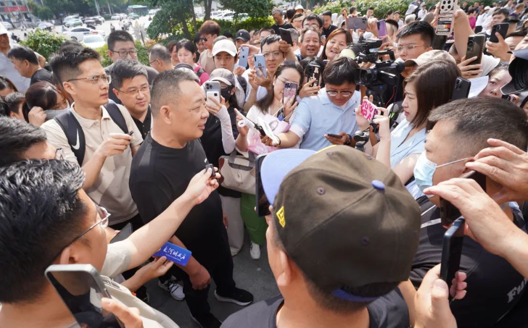 郑州版“胖东来”，开业首日人气爆棚→