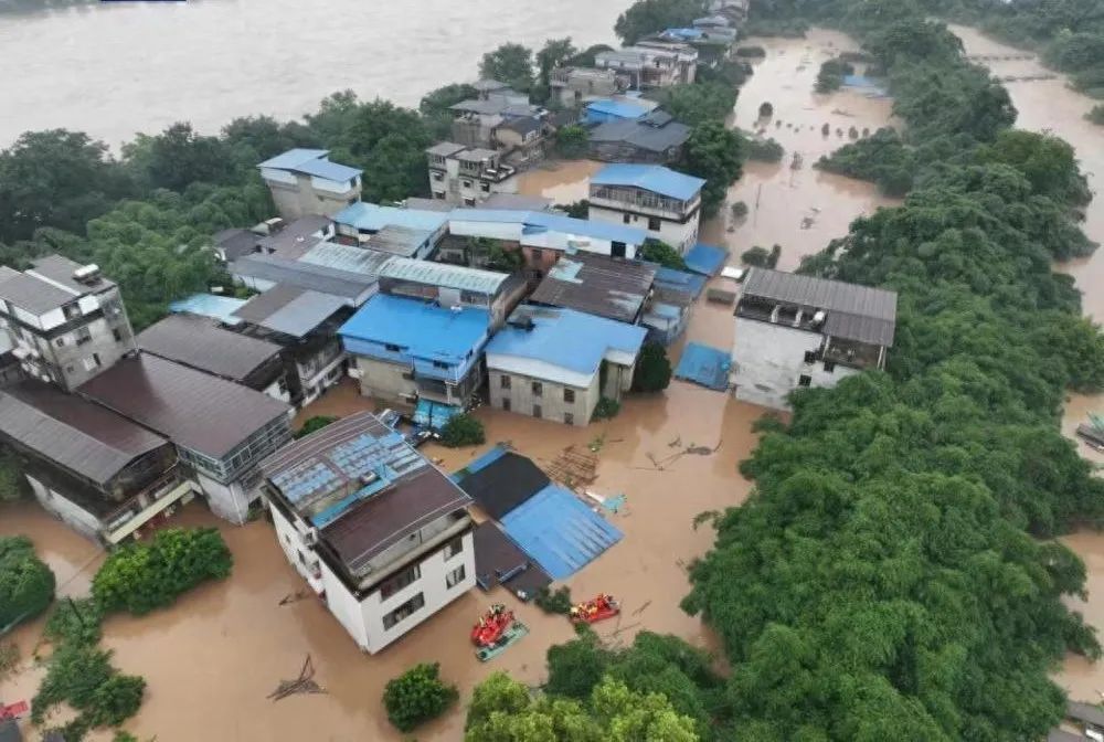 火车站被淹暂时“停摆”、景区关停学校停课!广西降雨最新情况→ 火车站被淹暂时“停摆”、景区关停学校停课!广西降雨最新情况→