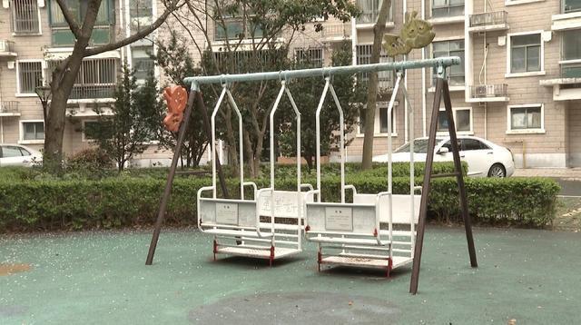 9岁女孩在小区荡椅上玩耍跌落身亡,设备公司被判赔107万!律师解读 9岁女孩在小区荡椅上玩耍跌落身亡,设备公司被判赔107万!律师解读