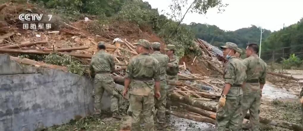 人民子弟兵坚守一线全力抢险 &nbsp;保证人民群众生命财产安全
