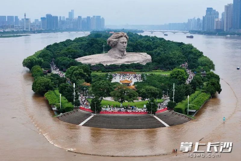 刚刚，橘子洲景区临时闭园！地铁不停站通过，游客请勿前往