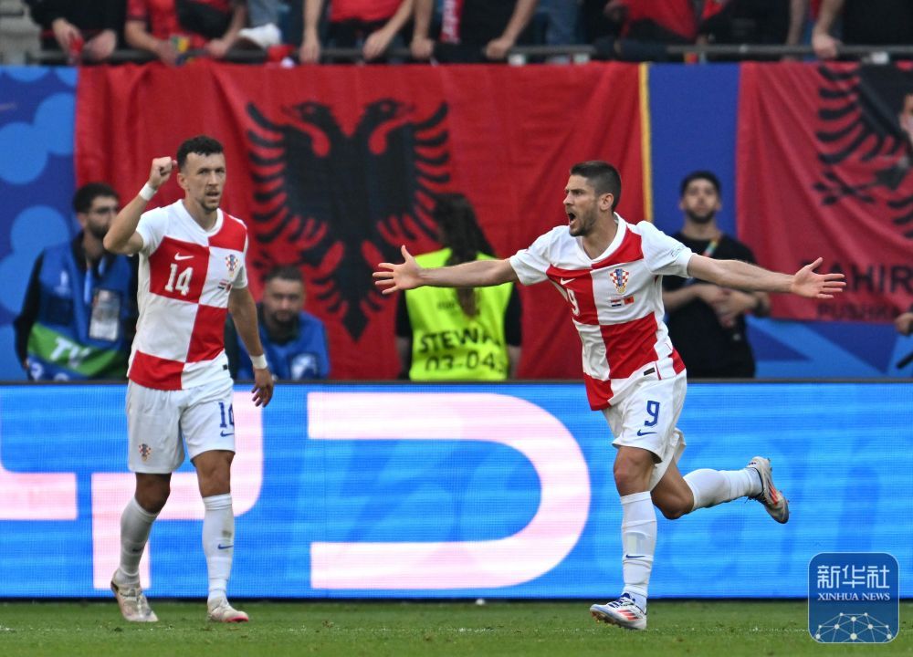 欧锦赛小组赛 | 克罗地亚队战平阿尔巴尼亚队 欧锦赛小组赛 | 克罗地亚队战平阿尔巴尼亚队