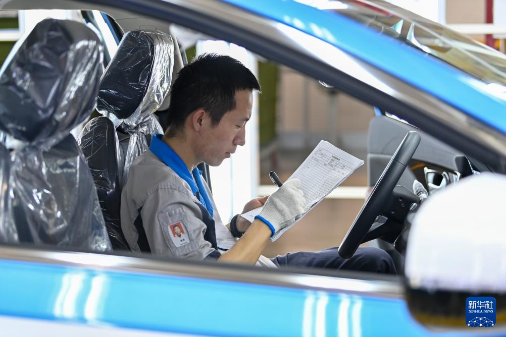 探访中部地区新能源汽车生产线