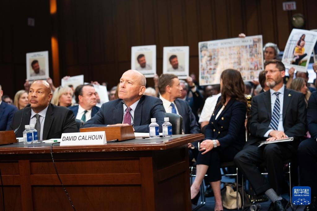 安全问题频出 波音CEO在美国国会听证会遭炮轰