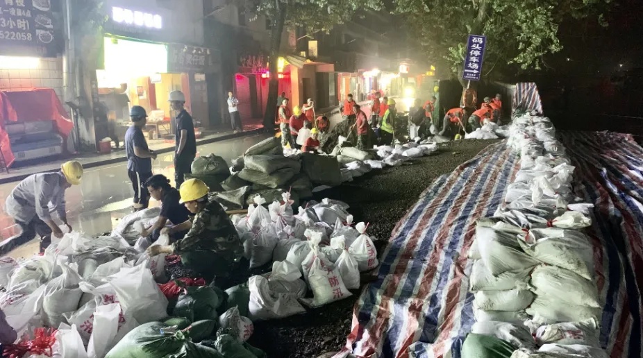 洪水过境!广东封开全力以赴抢险救灾 洪水过境!广东封开全力以赴抢险救灾