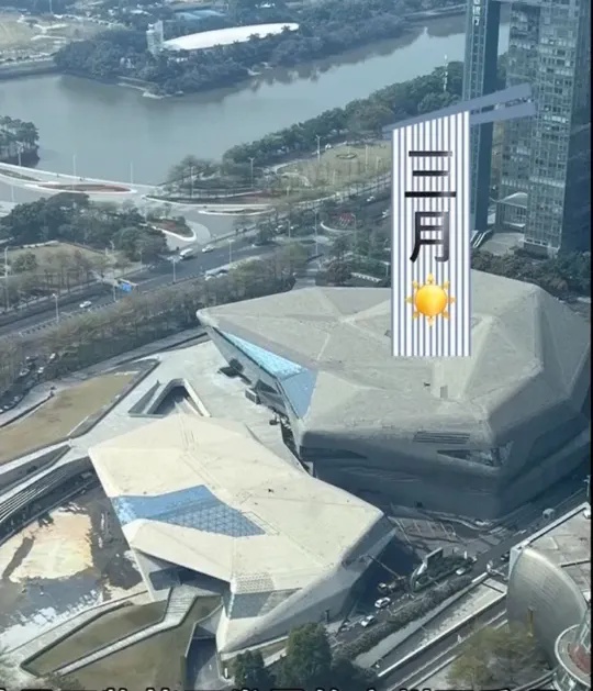 广州大剧院屋顶,发霉了…… 广州大剧院屋顶,发霉了……