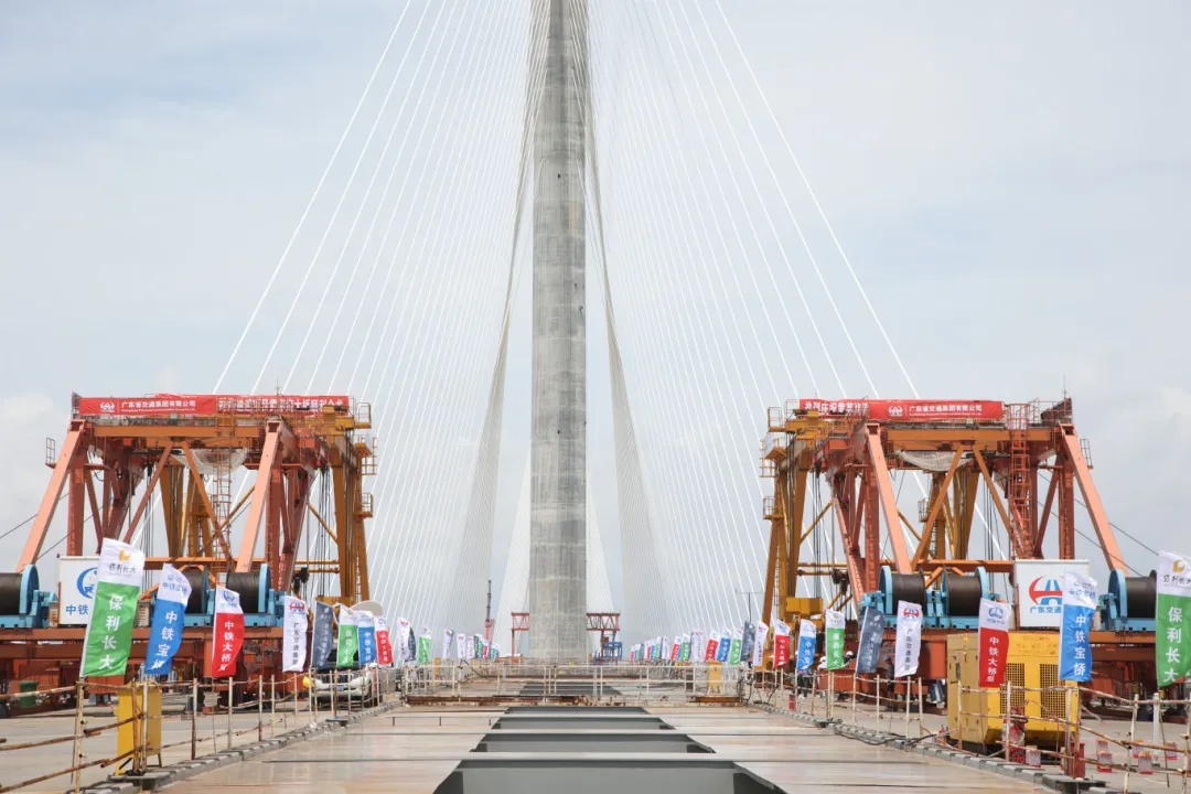 广东又一跨海大桥，顺利合龙！