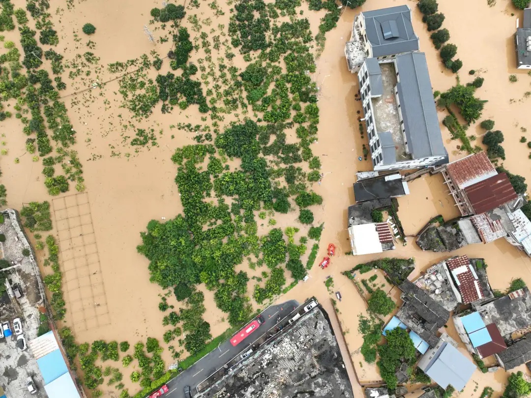 “别怕，我们来了！”汛情面前，这些年轻人上了