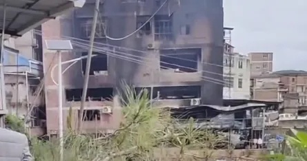 高层住宅凌晨起火，原因疑似……