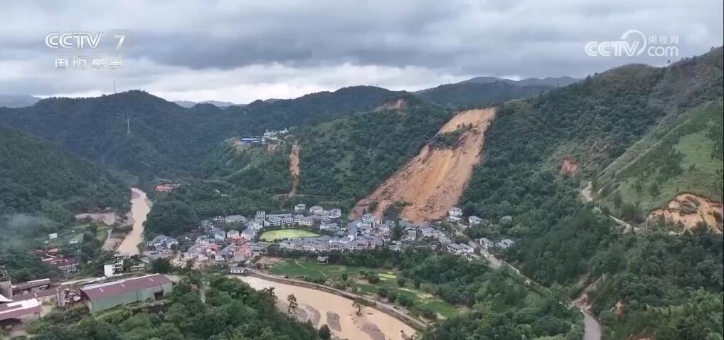 人民子弟兵坚守一线全力抢险 &nbsp;保证人民群众生命财产安全