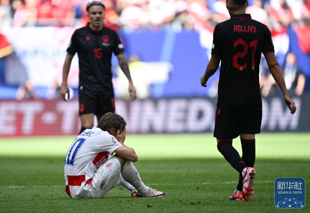 欧锦赛小组赛 | 克罗地亚队战平阿尔巴尼亚队 欧锦赛小组赛 | 克罗地亚队战平阿尔巴尼亚队