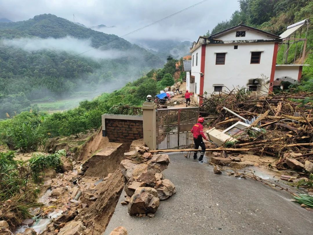 “别怕，我们来了！”汛情面前，这些年轻人上了