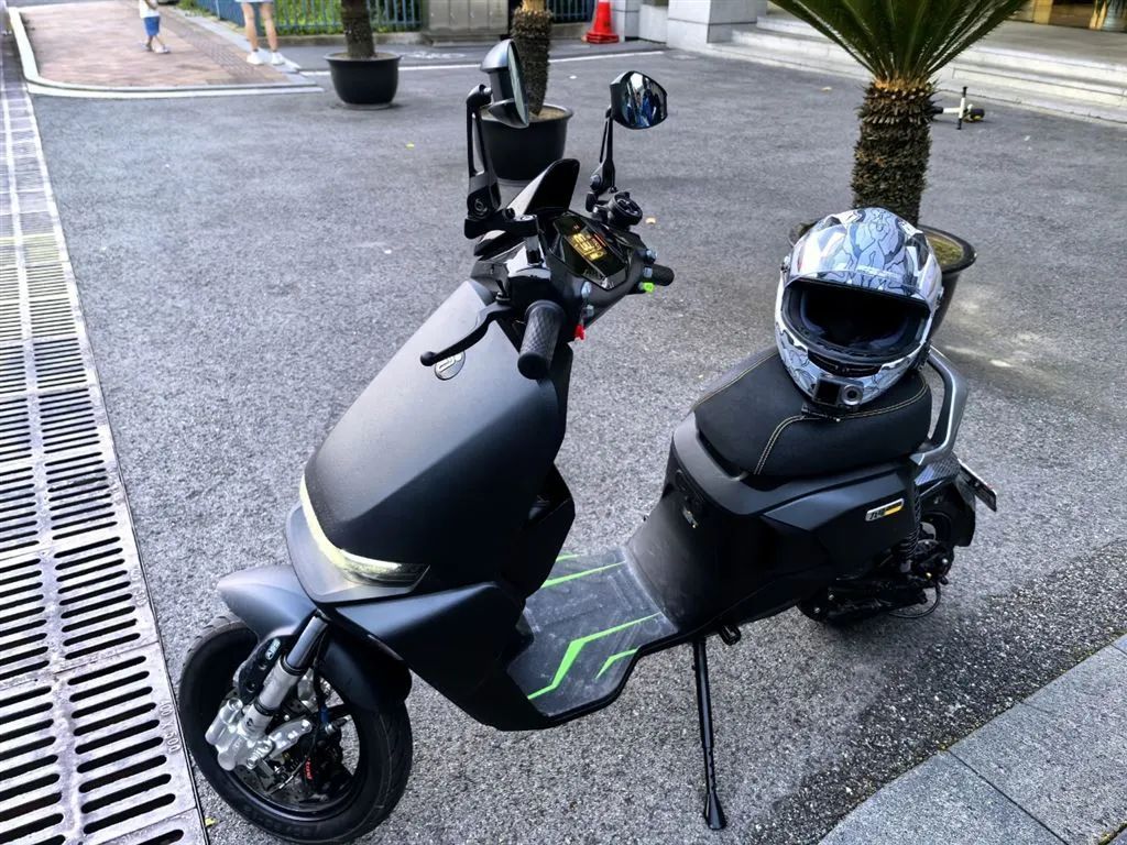 男子非法改装电动车狂飙104码,还“呼叫警察来抓我”?上海警方:已拘留 男子非法改装电动车狂飙104码,还“呼叫警察来抓我”?上海警方:已拘留