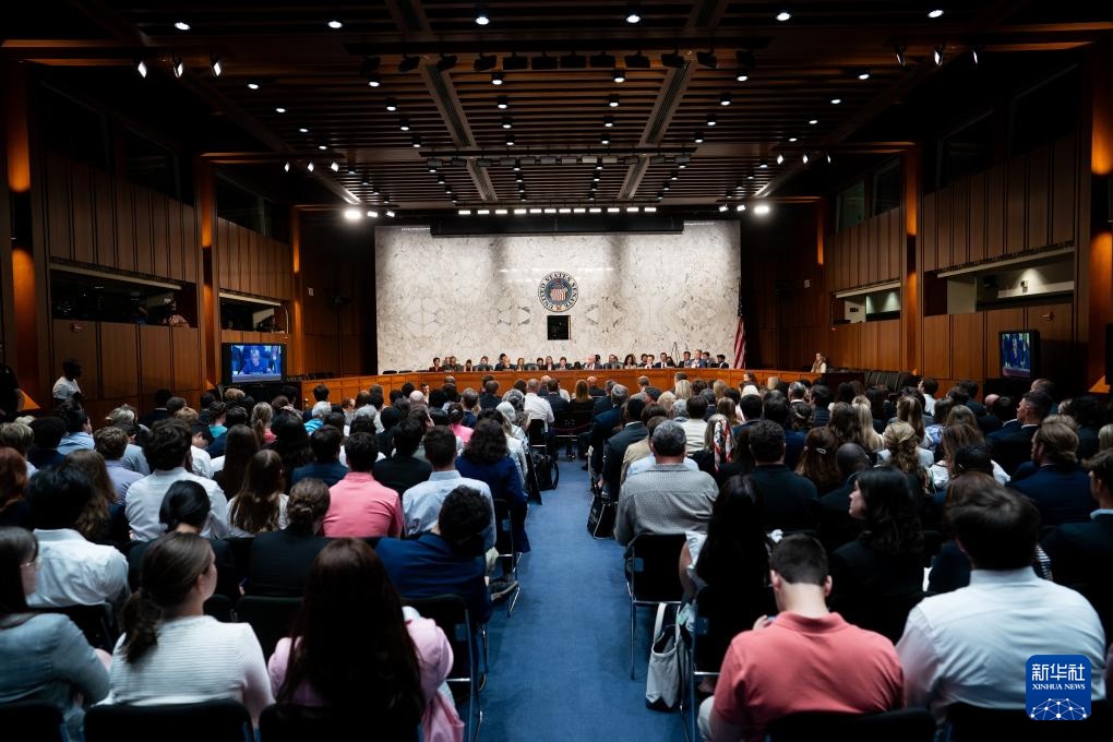 安全问题频出 波音CEO在美国国会听证会遭炮轰