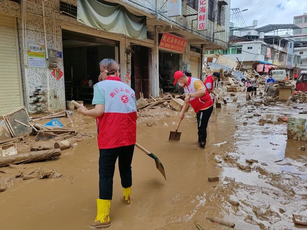 “别怕，我们来了！”汛情面前，这些年轻人上了