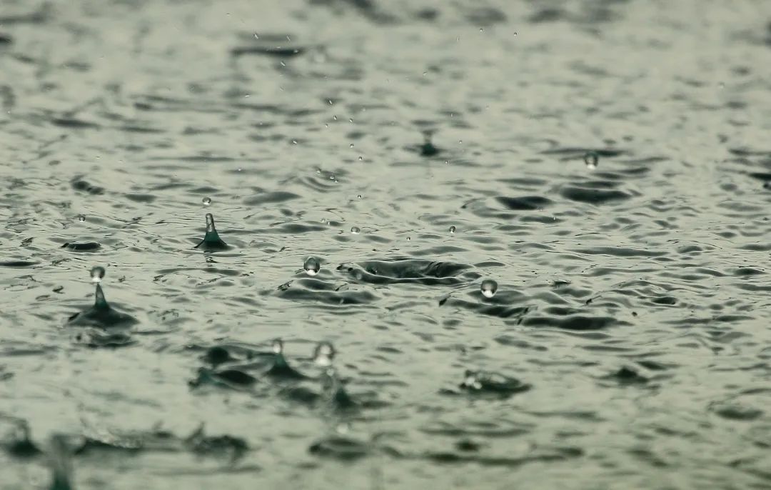下班快回家，局地短时雨强较大！北京发布雷电蓝色预警
