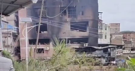 高层住宅凌晨起火,现场一片狼藉!原因疑似→ 高层住宅凌晨起火,现场一片狼藉!原因疑似→