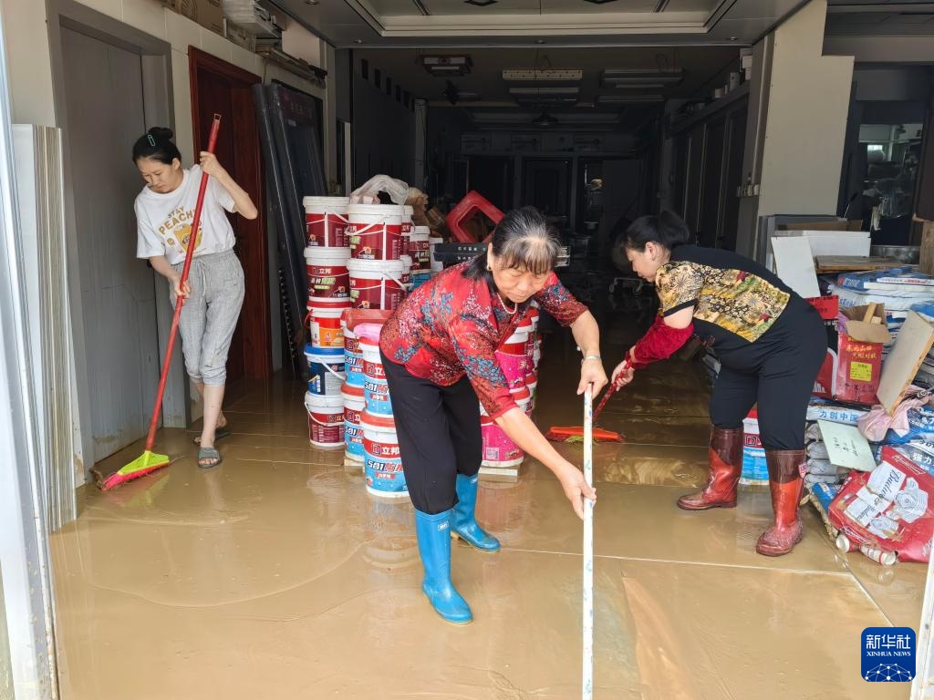 新华全媒+丨福建龙岩全力开展灾区救援