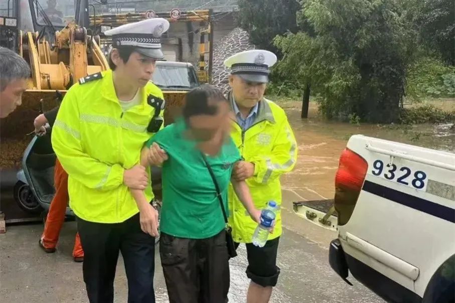 直击现场！暴雨突袭安徽，他们全力迎战！