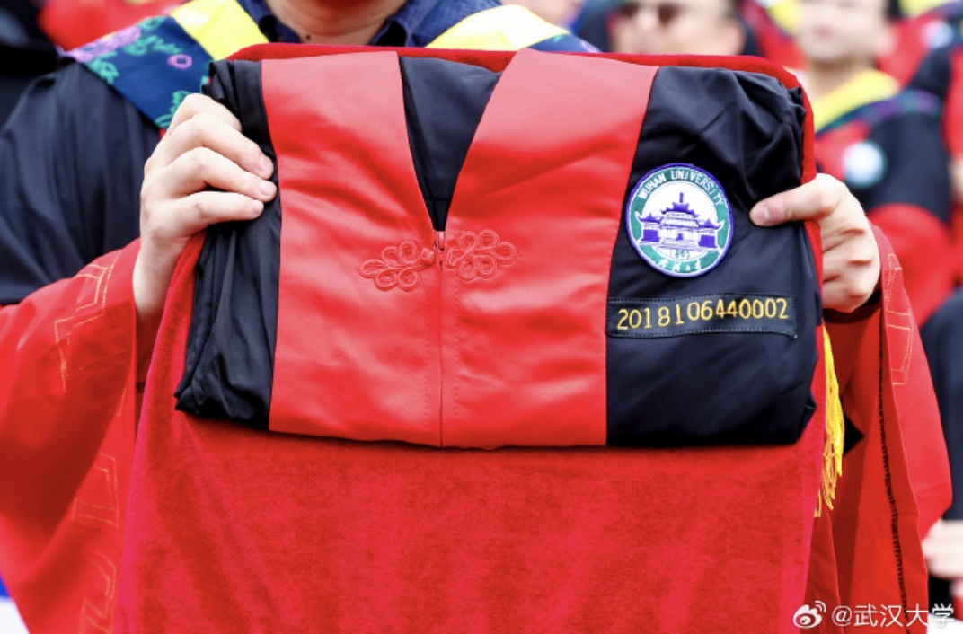 毕业去向：南极！武大专门为他做了件学位服……