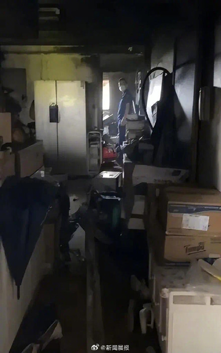 上海一女子把电动车电池带回家充电致火灾丈夫被烧伤,被拘留10日 上海一女子把电动车电池带回家充电致火灾丈夫被烧伤,被拘留10日