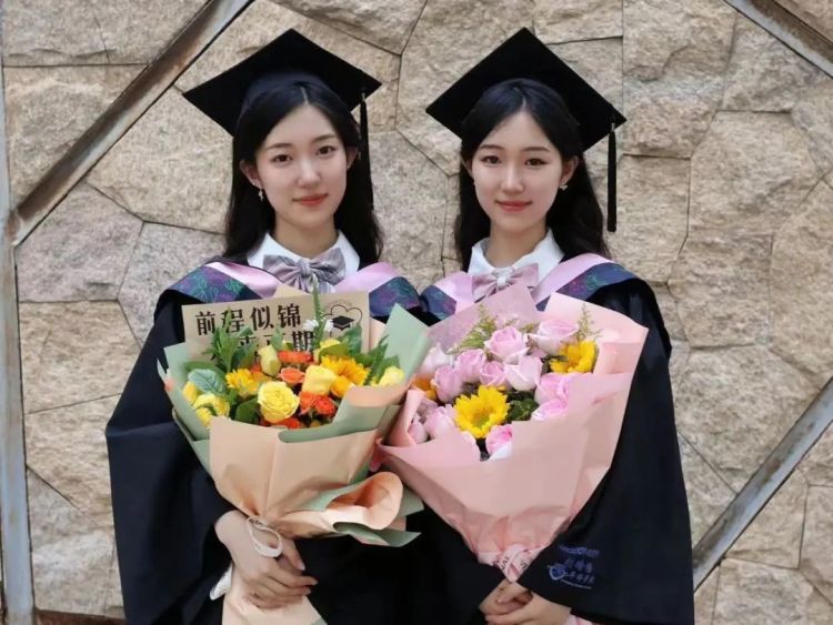 复制粘贴的优秀!双胞胎姐妹一起保研到…… 复制粘贴的优秀!双胞胎姐妹一起保研到……