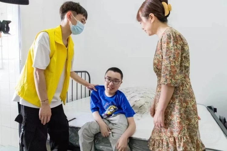 “渐冻症”学生不幸离世，学校以他名字设立“自强不息奖”