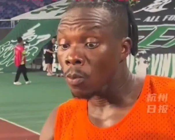 外援球员吃杨梅吃出“表情包”,慈溪球迷迅速"快递"了50筐 外援球员吃杨梅吃出“表情包”,慈溪球迷迅速"快递"了50筐