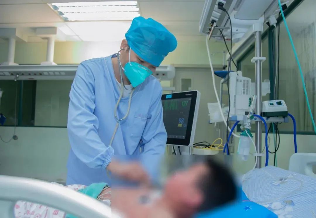 舔了一口叶子，4岁男孩进了ICU！抓紧自查，不少人家里都有