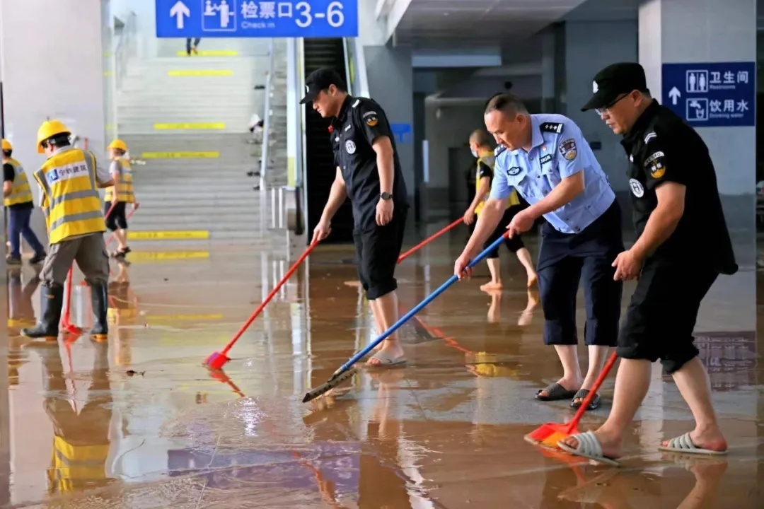 已出峰回落!桂林洪水最新情况→ 已出峰回落!桂林洪水最新情况→