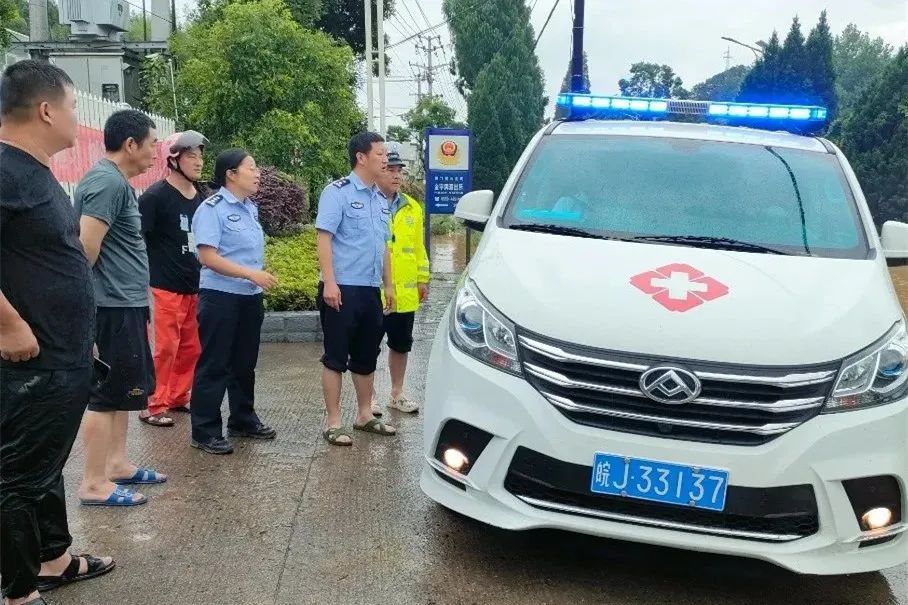 直击现场！暴雨突袭安徽，他们全力迎战！