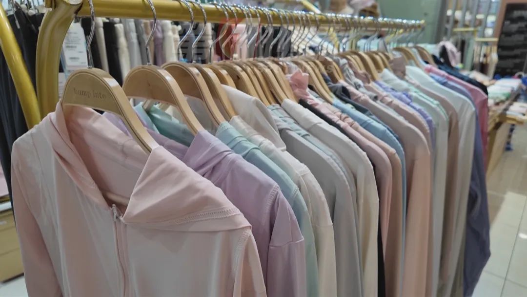 防晒衣热销，医生提醒：并不是裹得越严实越好