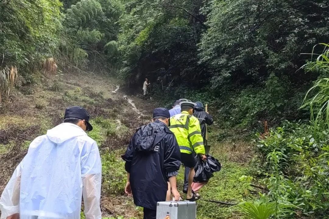 直击现场！暴雨突袭安徽，他们全力迎战！