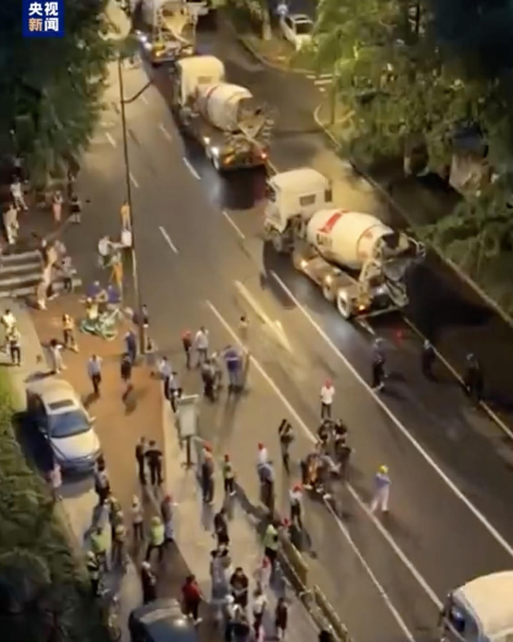 突发！成都在建地铁路面坍塌，原因查明→