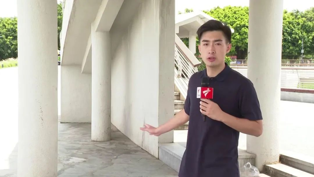 东莞一观景台遍地大小便？游客直呼恶臭难受