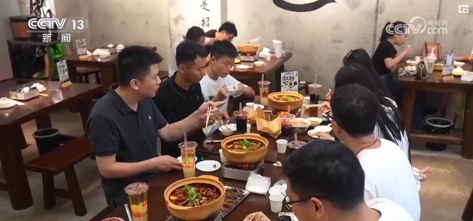 “夏日经济”清凉爽一“夏” 食在当“夏”激活消费新活力 “夏日经济”清凉爽一“夏” 食在当“夏”激活消费新活力